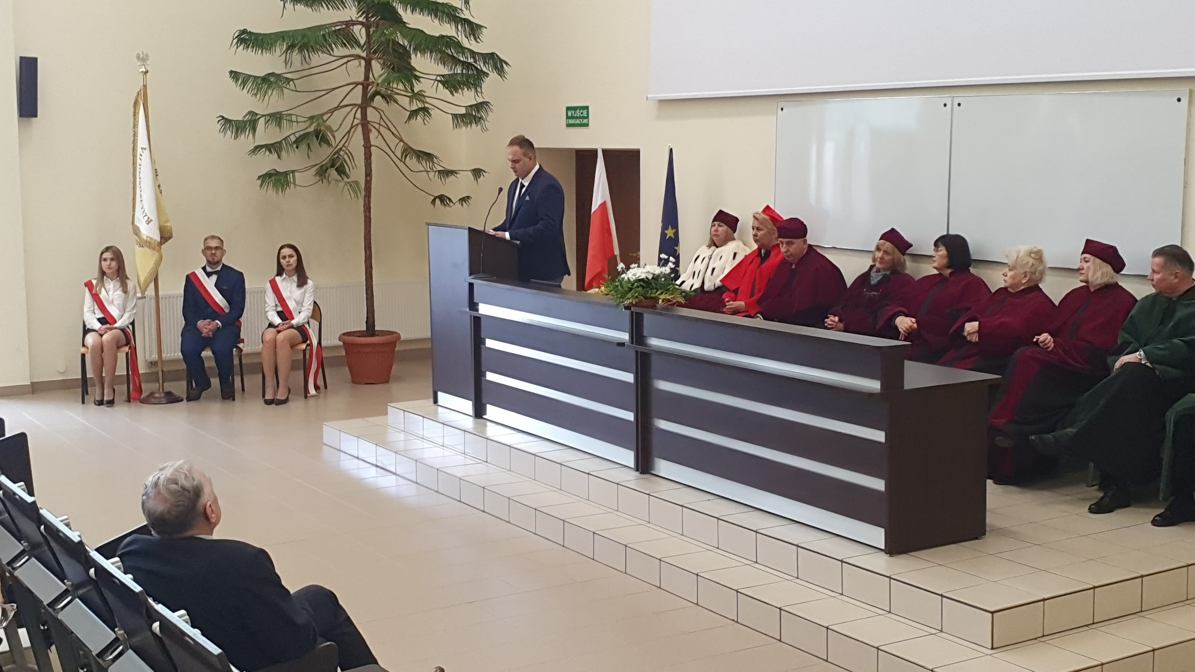 Zdjęcie galerii do artykułu Ćwierć wieku tradycji i rozwoju – 25. Jubileuszowa Inauguracja Roku Akademickiego w Podkarpackiej Szkole Wyższej w Jaśle