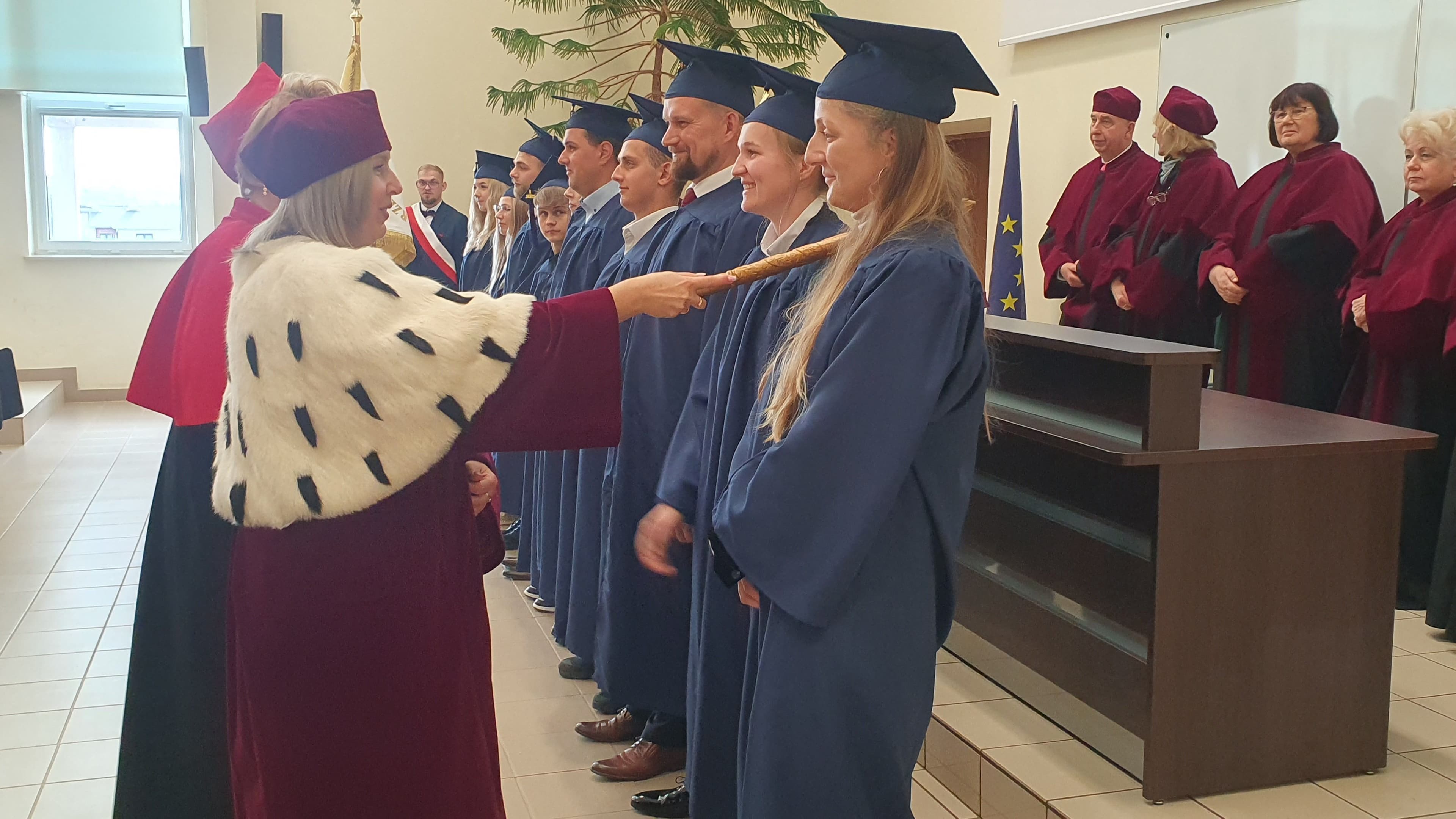 Zdjęcie galerii do artykułu Ćwierć wieku tradycji i rozwoju – 25. Jubileuszowa Inauguracja Roku Akademickiego w Podkarpackiej Szkole Wyższej w Jaśle