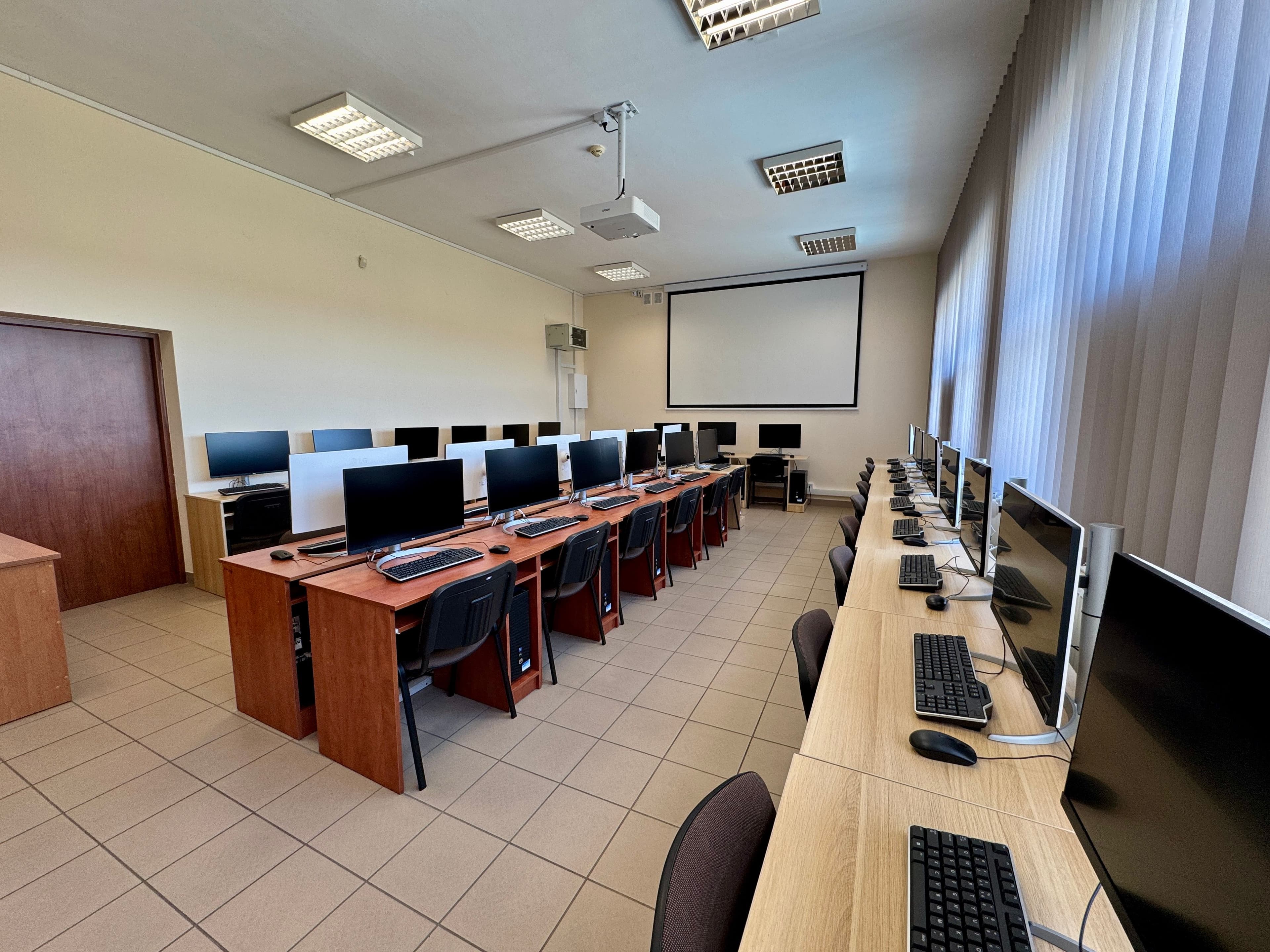 Zdjęcie galerii do artykułu Pracownia komputerowa 2