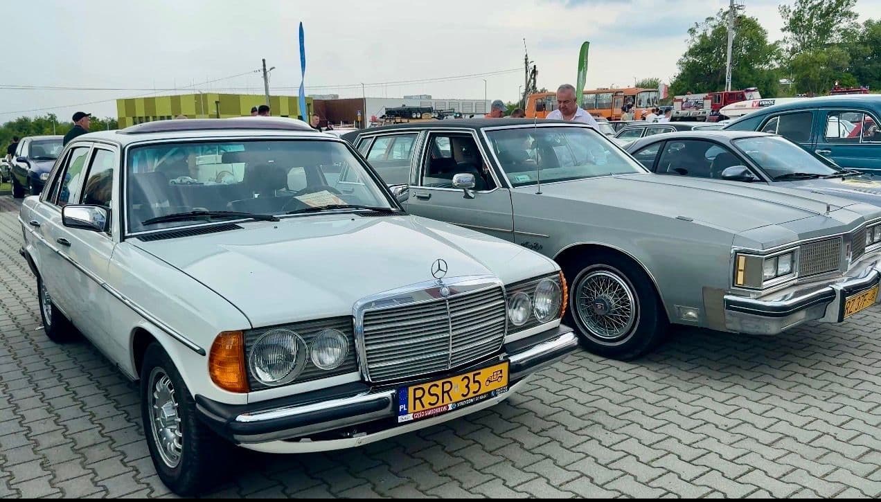 Zdjęcie galerii do artykułu II Akademicki Zlot Pojazdów Zabytkowych i Nietypowych „Vintage Vibes na Kampusie” za nami. Rekordowa frekwencja na kampusie PSW.
