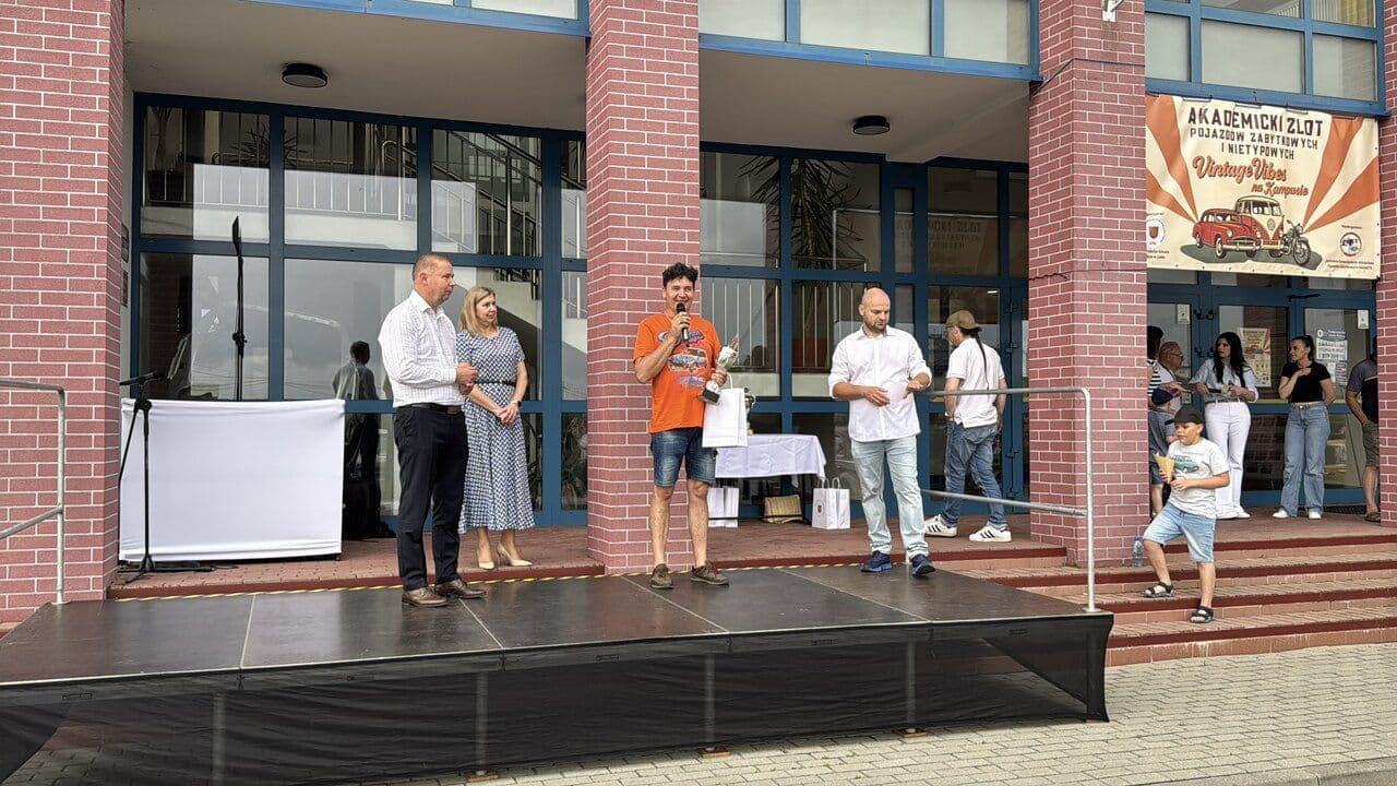 Zdjęcie galerii do artykułu Akademicki Zlot Pojazdów Zabytkowych i Nietypowych „Vintage Vibes” – dzień pełen pasji, stylu i edukacji