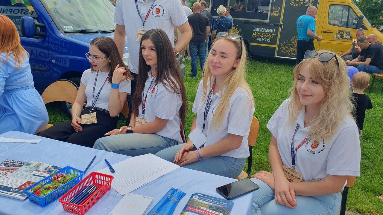Zdjęcie galerii do artykułu Akademicki Zlot Pojazdów Zabytkowych i Nietypowych „Vintage Vibes” – dzień pełen pasji, stylu i edukacji