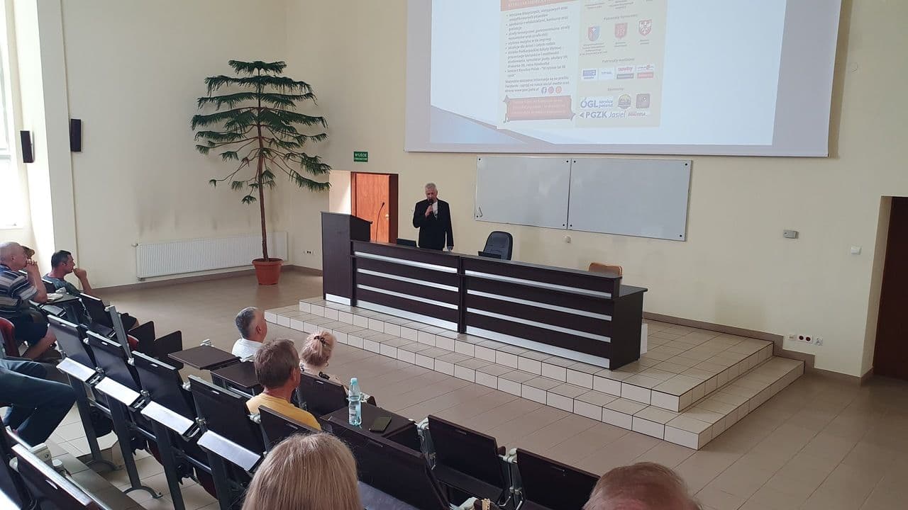 Zdjęcie galerii do artykułu Akademicki Zlot Pojazdów Zabytkowych i Nietypowych „Vintage Vibes” – dzień pełen pasji, stylu i edukacji