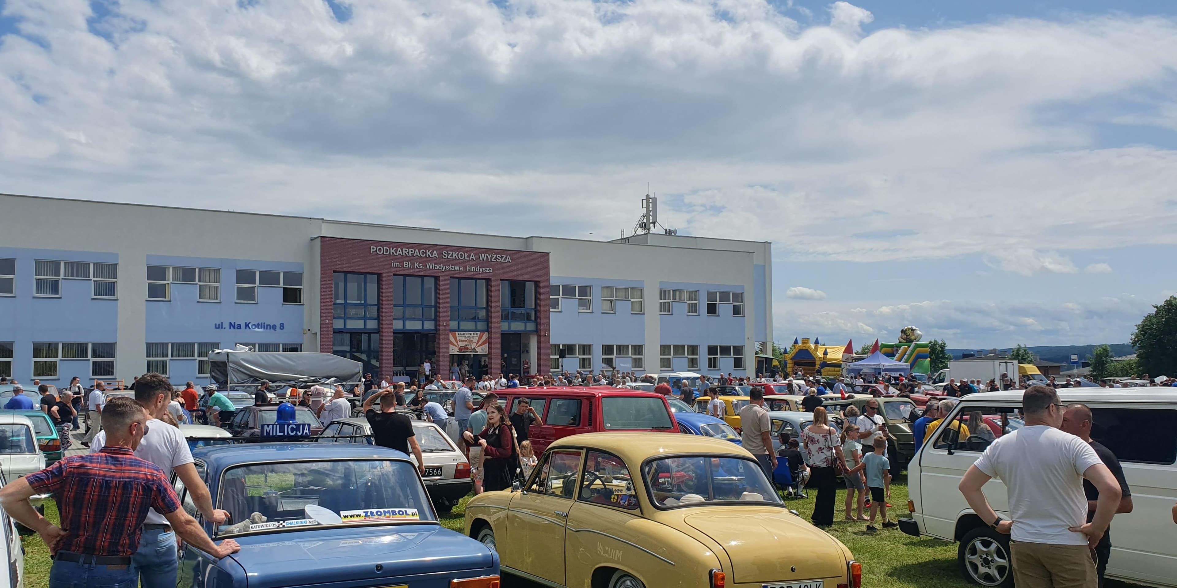 Akademicki Zlot Pojazdów Zabytkowych i Nietypowych „Vintage Vibes” – dzień pełen pasji, stylu i edukacji