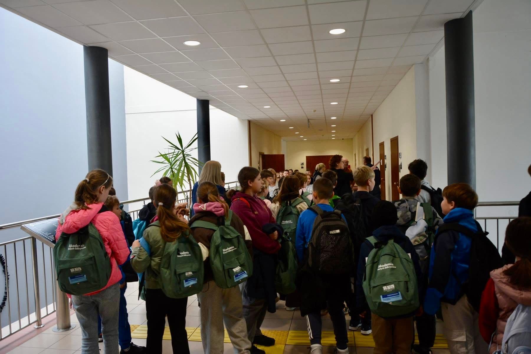 Zdjęcie galerii do artykułu Młodzi studenci w murach PSW – inauguracja 2026/2027 „Akademii Małych Odkrywców”