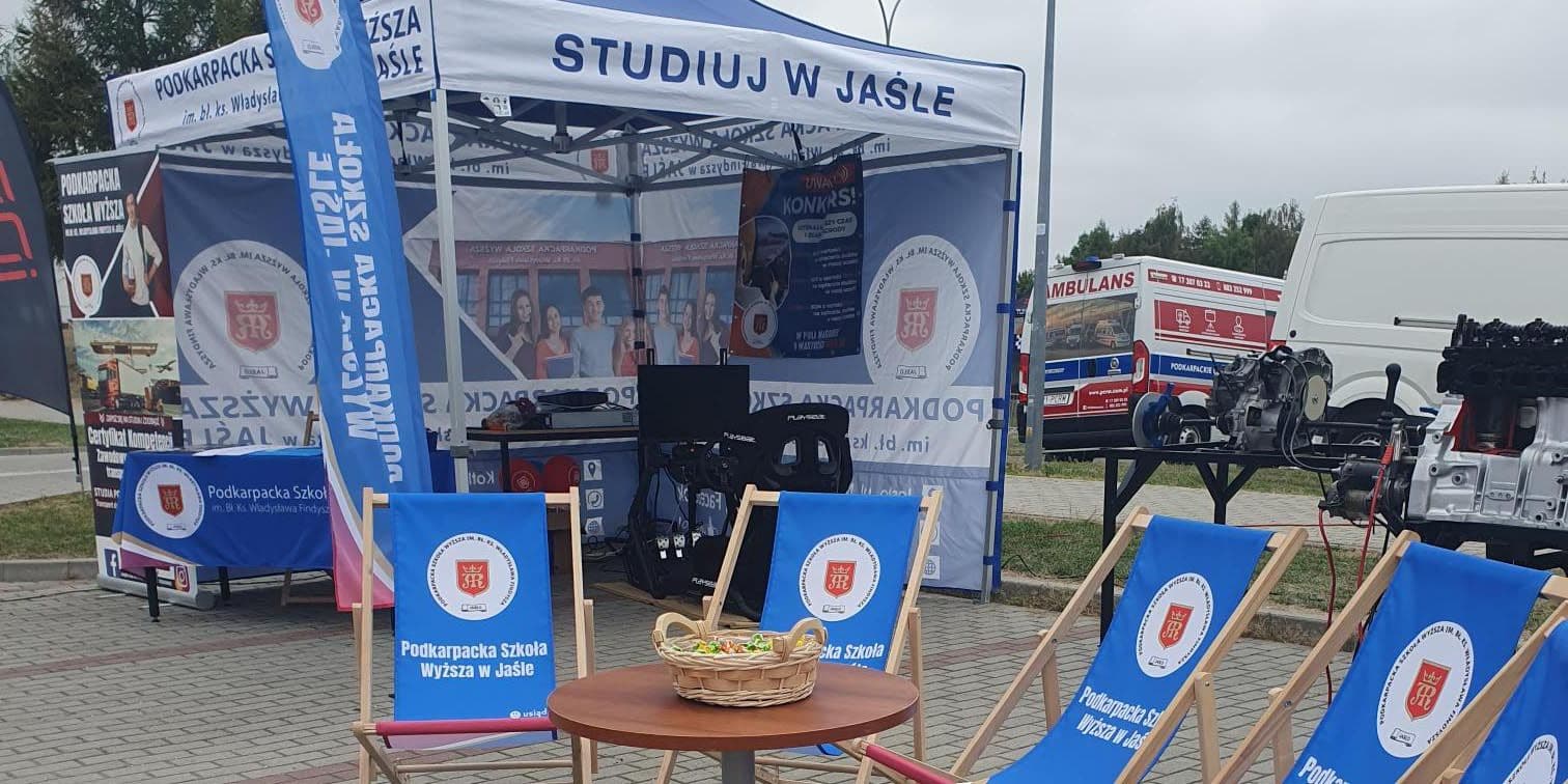 Zdjęcie galerii do artykułu Podkarpacka Szkoła Wyższa w Jaśle na eventach motoryzacyjnych 2024
