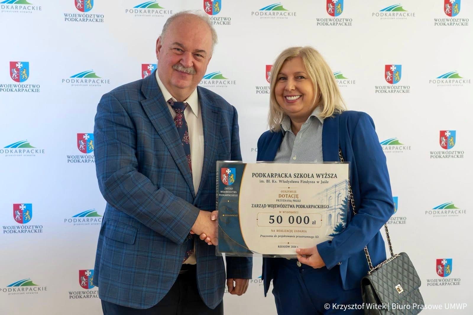 Zdjęcie galerii do artykułu Inwestycja w nowoczesne kształcenie. Podkarpacka Szkoła Wyższa w Jaśle z dotacją Województwa Podkarpackiego na utworzenie pracowni 3D