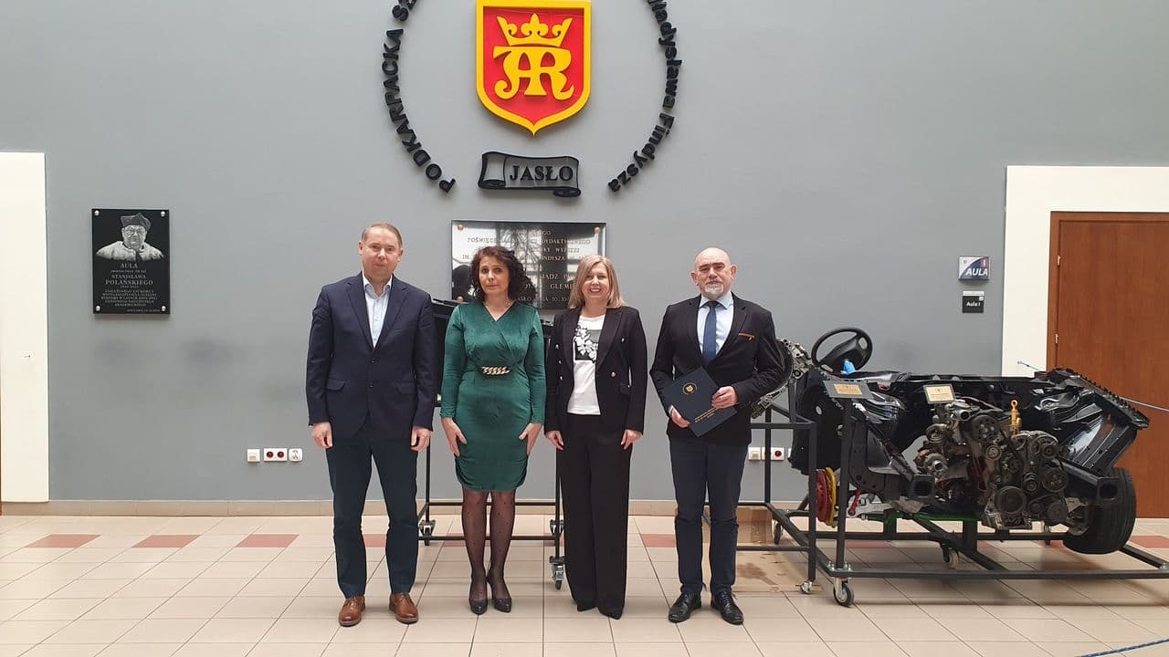 Zdjęcie galerii do artykułu Podpisanie porozumienia o współpracy z Zespołem Szkół nr 4 w Jaśle