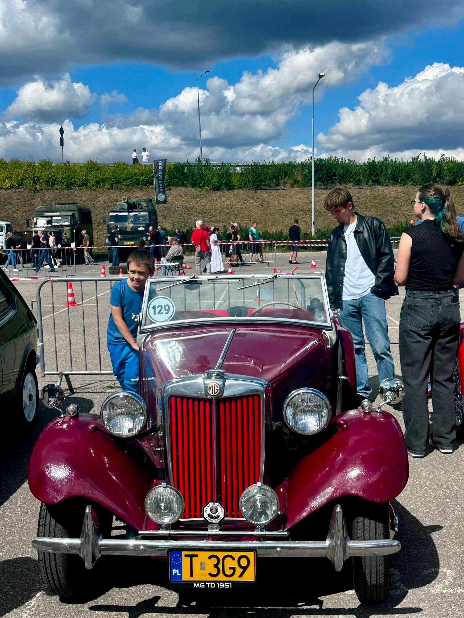 Zdjęcie galerii do artykułu Reprezentacja Podkarpackiej Szkoły Wyższej na 12. zlocie „Legenda Stara”