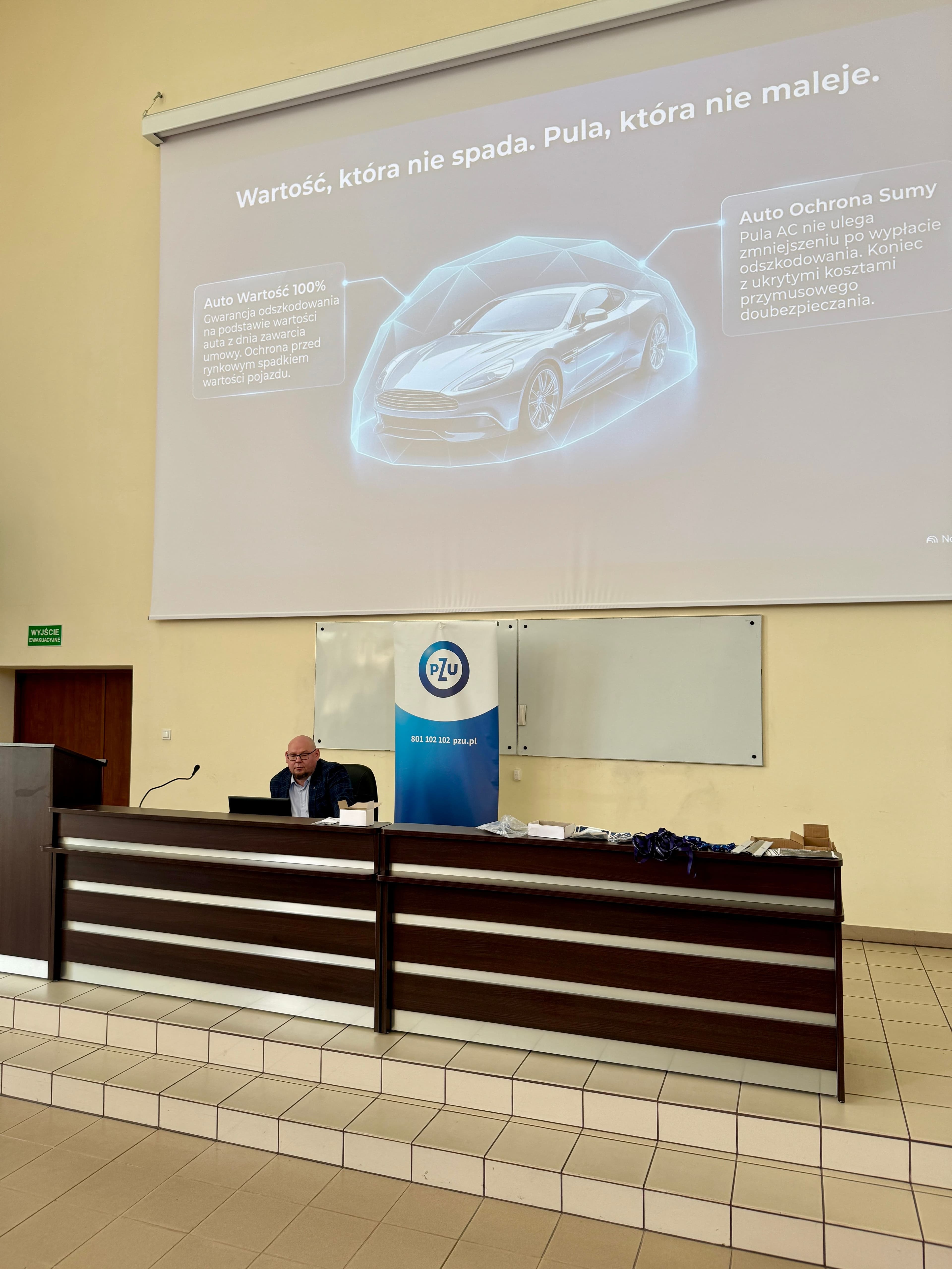 Zdjęcie galerii do artykułu Spotkanie studentów PSW w Jaśle z przedstawicielem PZU