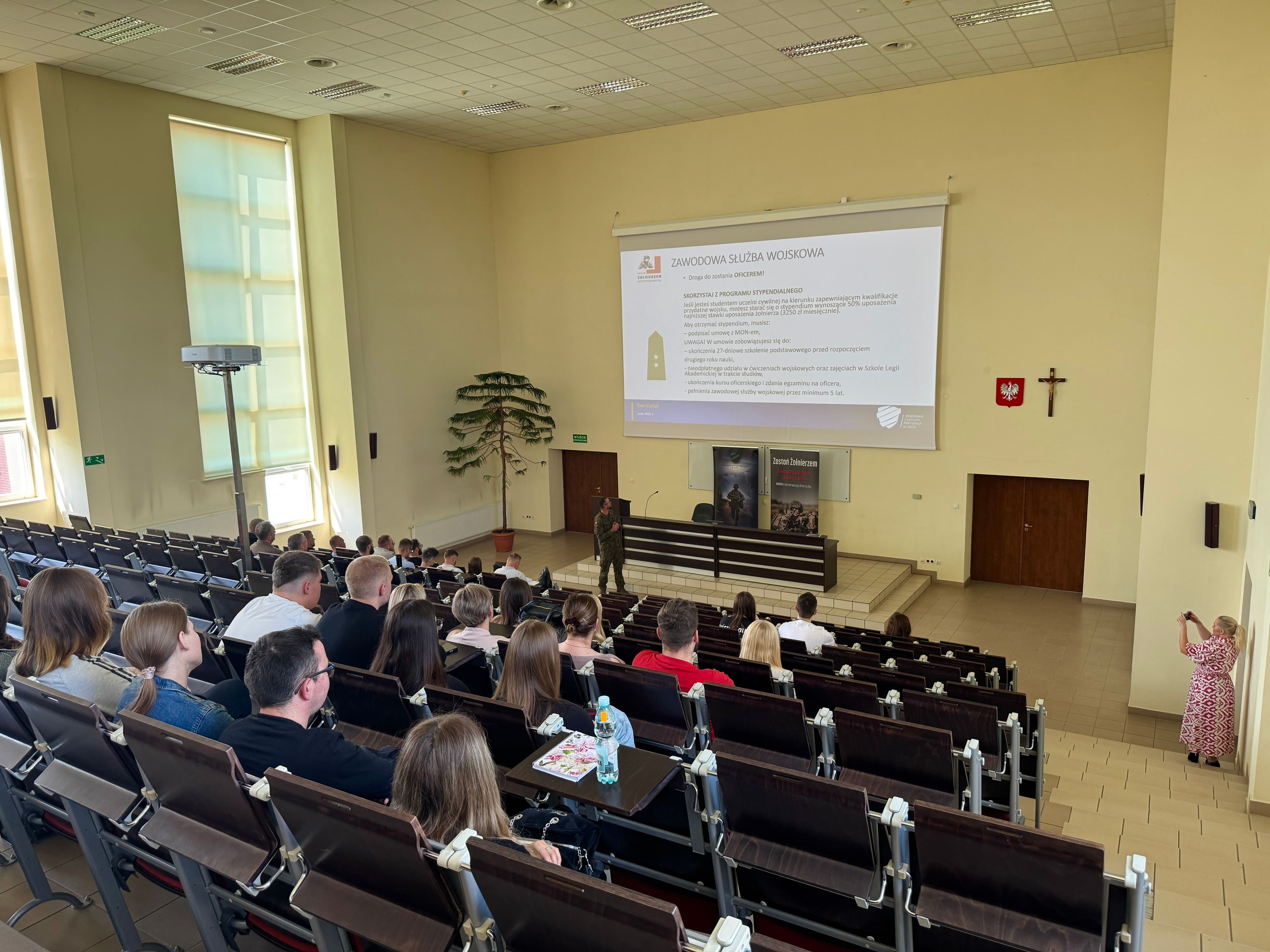 Zdjęcie galerii do artykułu Spotkanie studentów PSW w Jaśle z przedstawicielem Wojskowego Centrum Rekrutacji