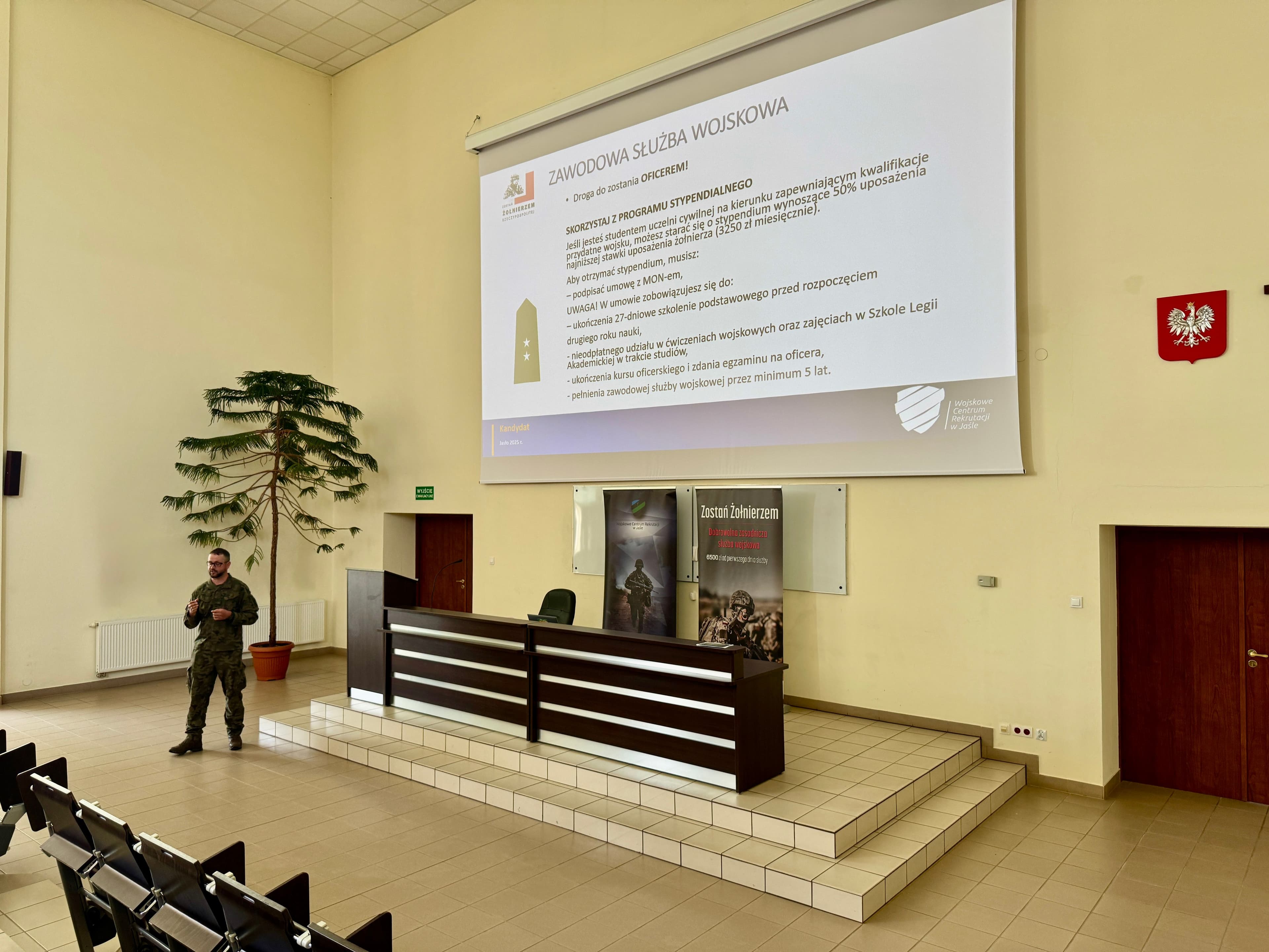 Zdjęcie galerii do artykułu Spotkanie studentów PSW w Jaśle z przedstawicielem Wojskowego Centrum Rekrutacji