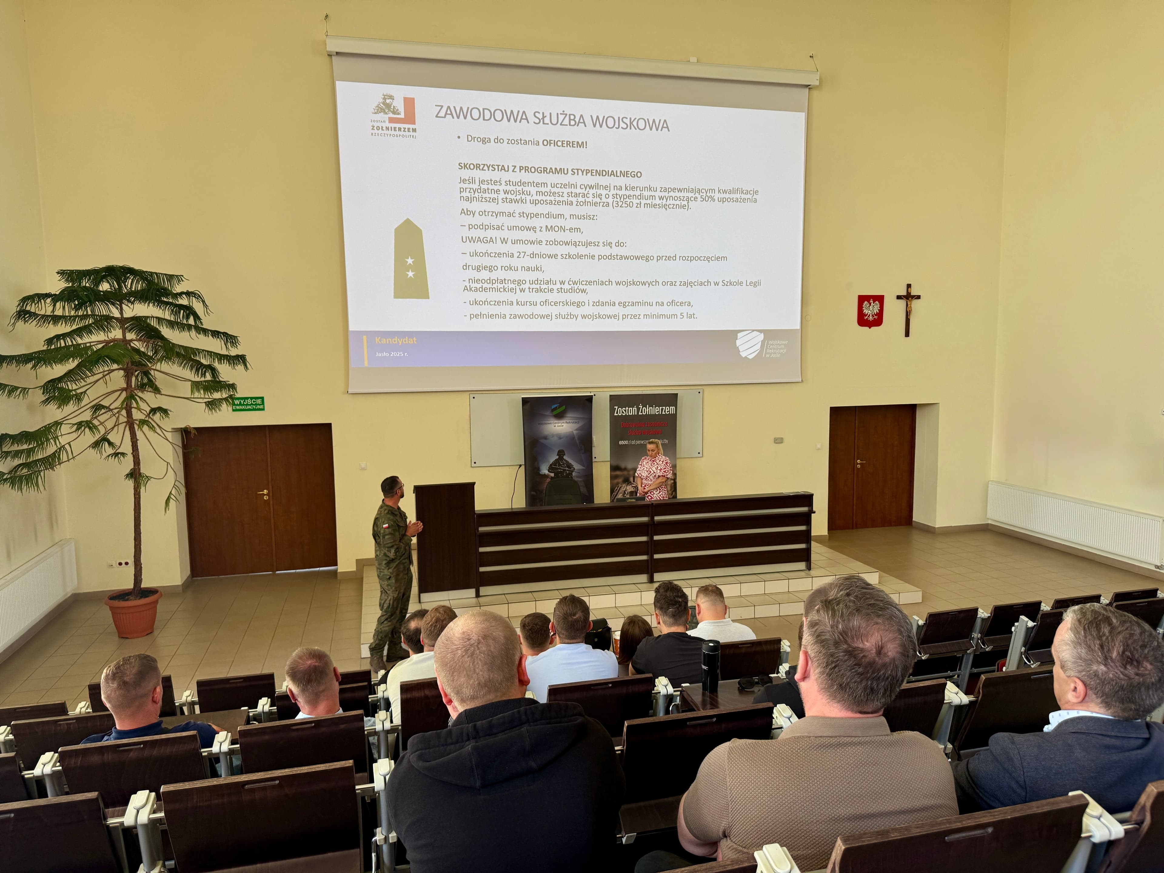 Zdjęcie galerii do artykułu Spotkanie studentów PSW w Jaśle z przedstawicielem Wojskowego Centrum Rekrutacji