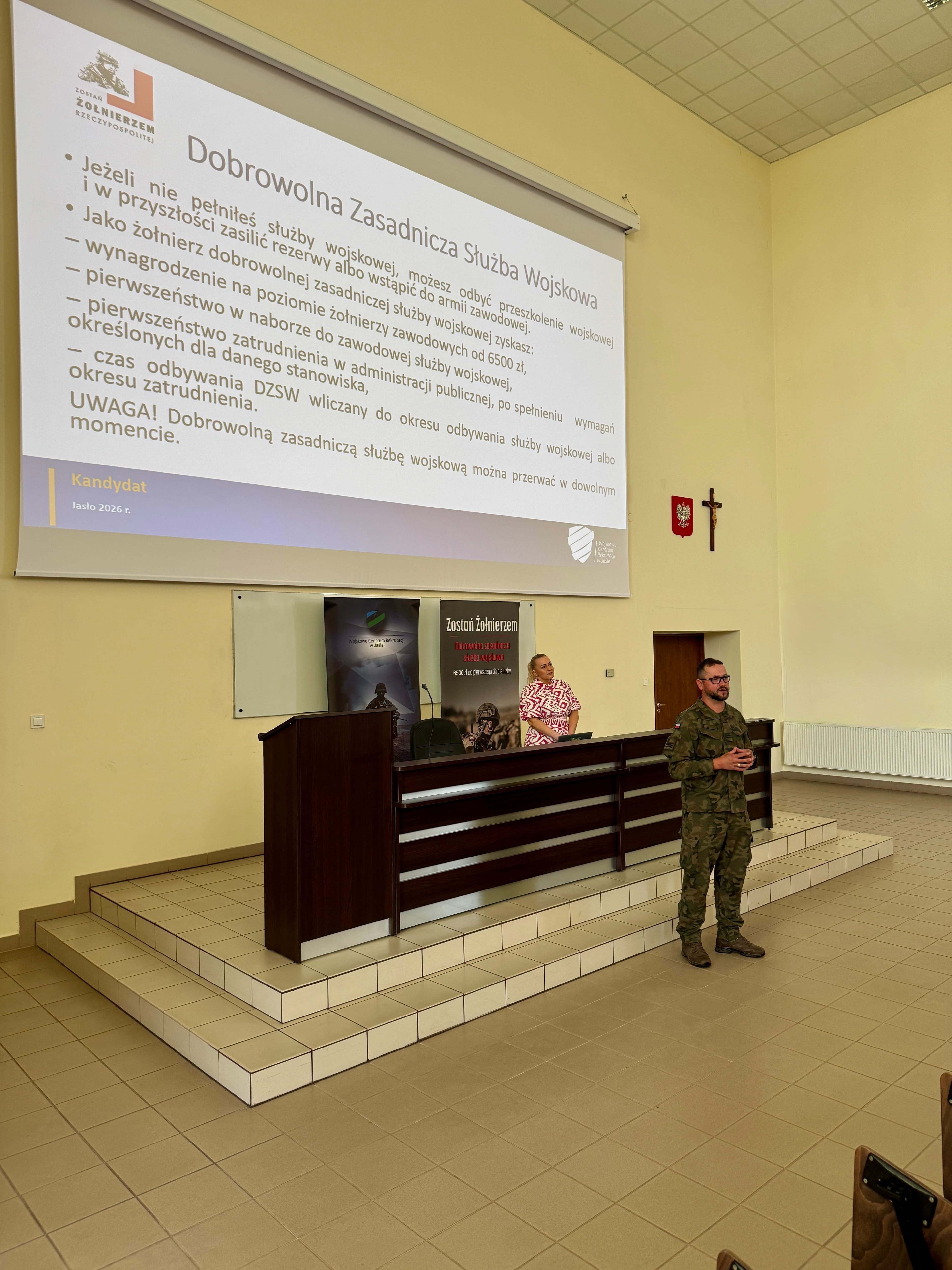 Zdjęcie galerii do artykułu Spotkanie studentów PSW w Jaśle z przedstawicielem Wojskowego Centrum Rekrutacji