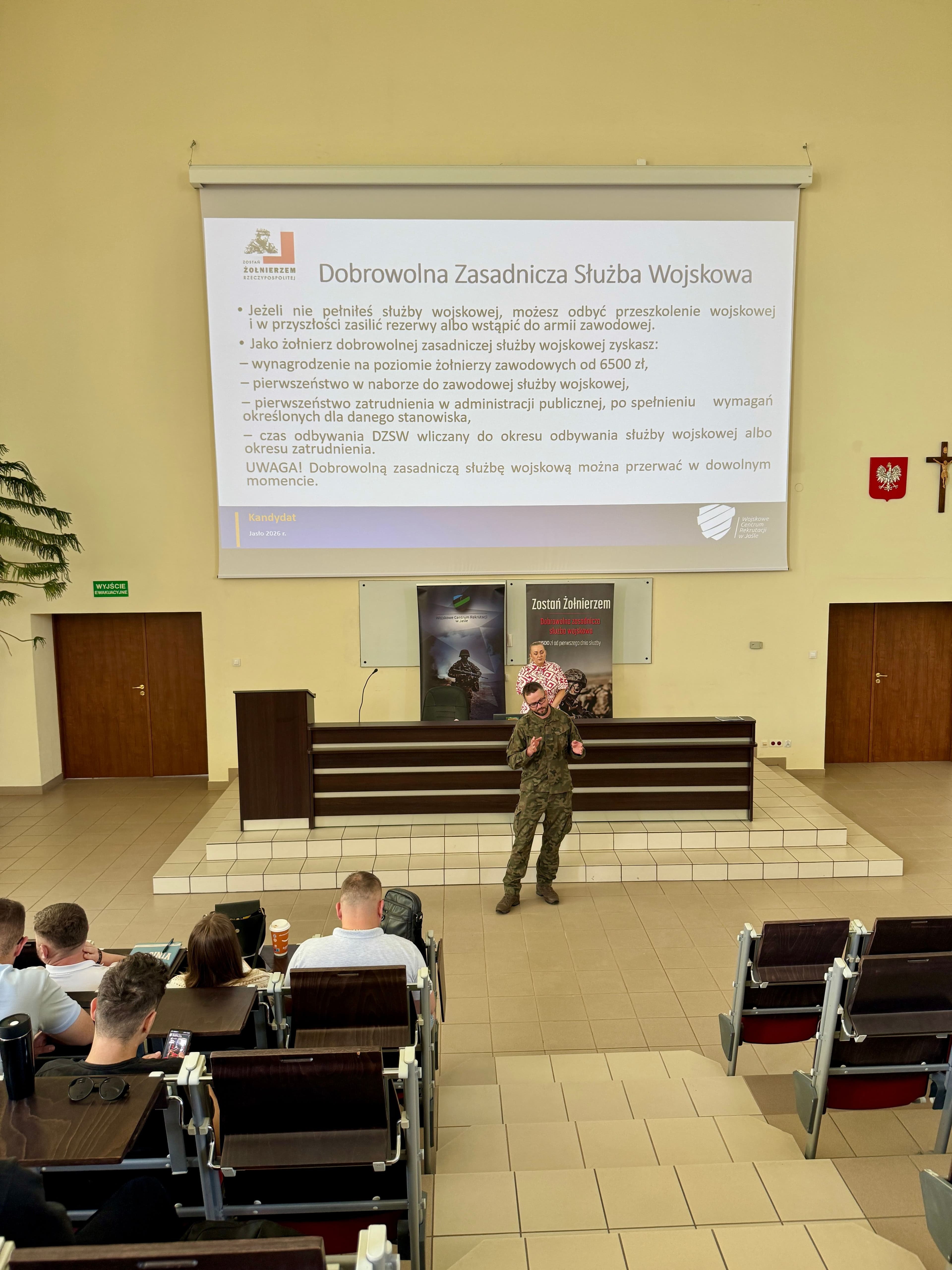 Zdjęcie galerii do artykułu Spotkanie studentów PSW w Jaśle z przedstawicielem Wojskowego Centrum Rekrutacji
