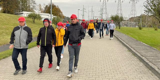 Studenci kierunku Transport w elektrowni wodnej na Solinie