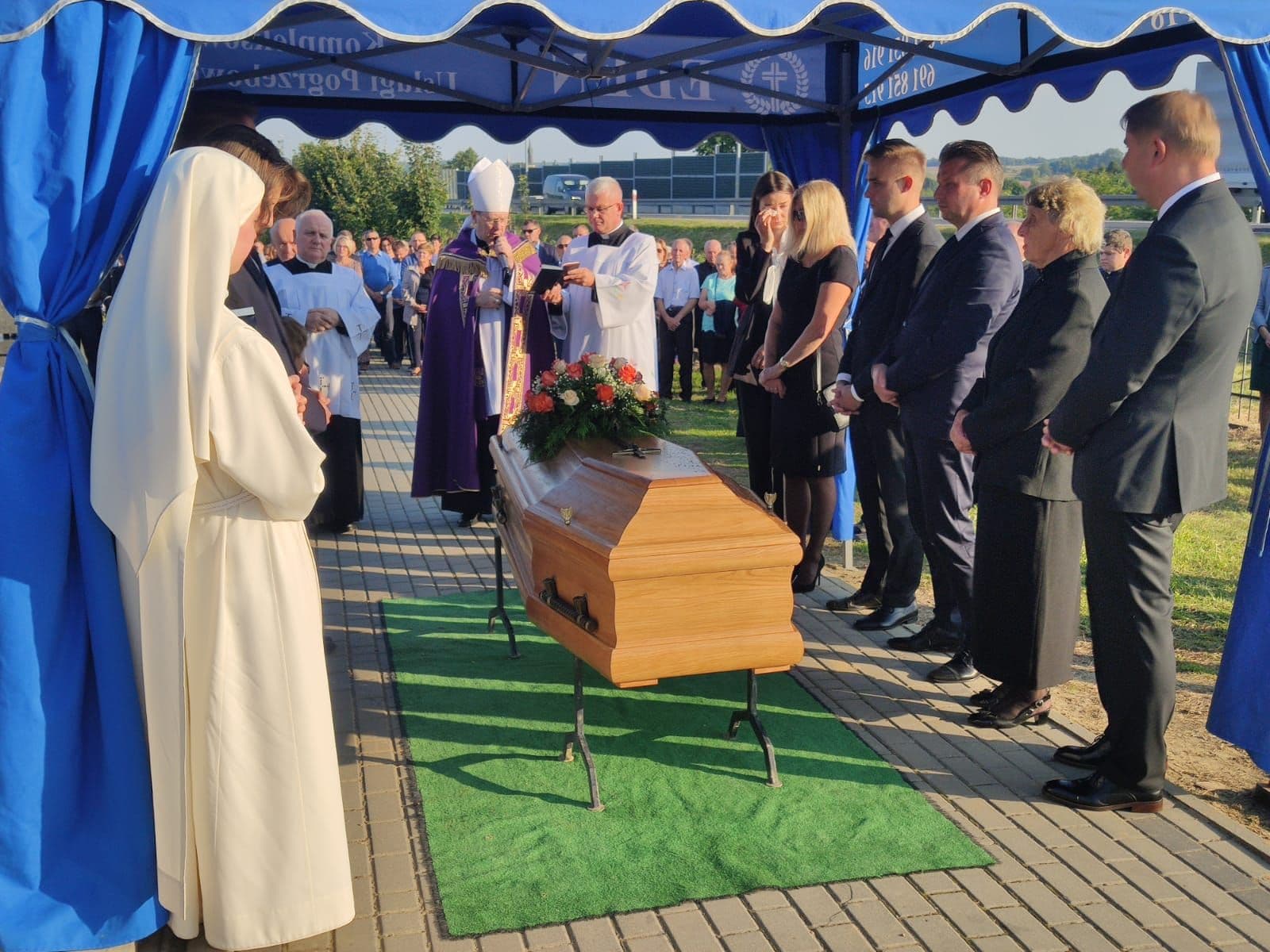 Zdjęcie galerii do artykułu Uroczystość pogrzebowa prof. nadzw. dr. inż. Stanisława Polańskiego, Rektora Podkarpackiej Szkoły Wyższej im. bł. ks. Władysława Findysza w Jaśle