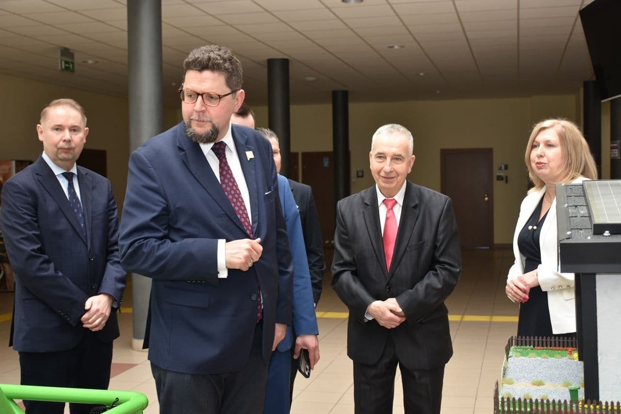 Zdjęcie galerii do artykułu Wizyta Ministra Nauki i Szkolnictwa Wyższego prof. dr hab. Andrzeja Szeptyckiego w Podkarpackiej Szkole Wyższej w Jaśle
