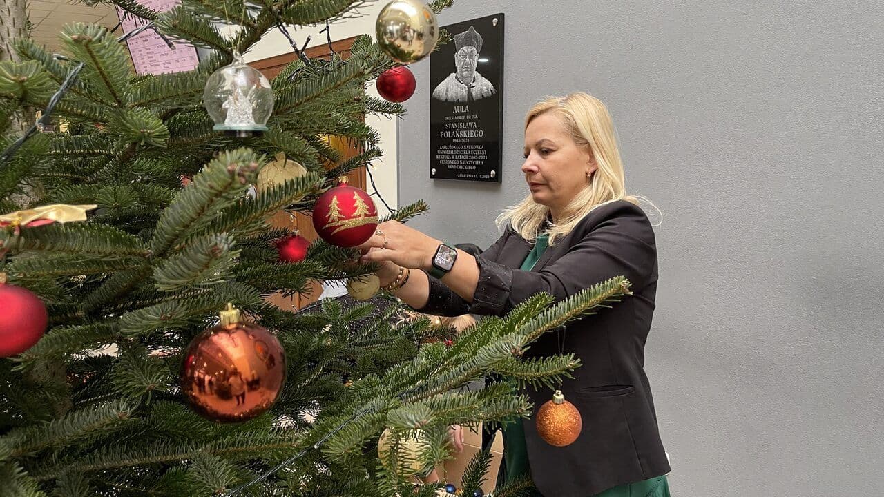 Zdjęcie galerii do artykułu Wspólne ubieranie choinki 2023