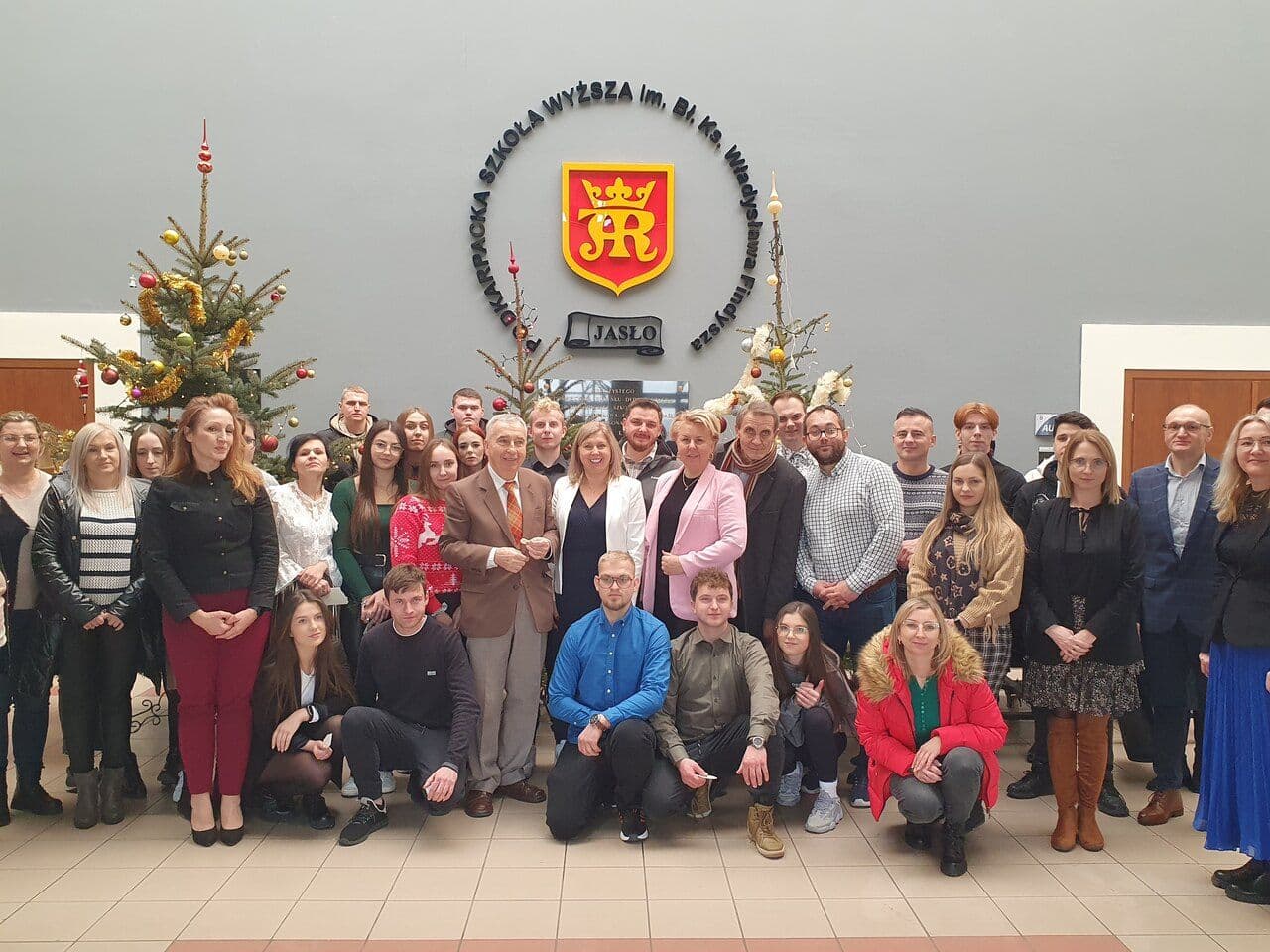 Zdjęcie galerii do artykułu Wspólne ubieranie choinki 2024