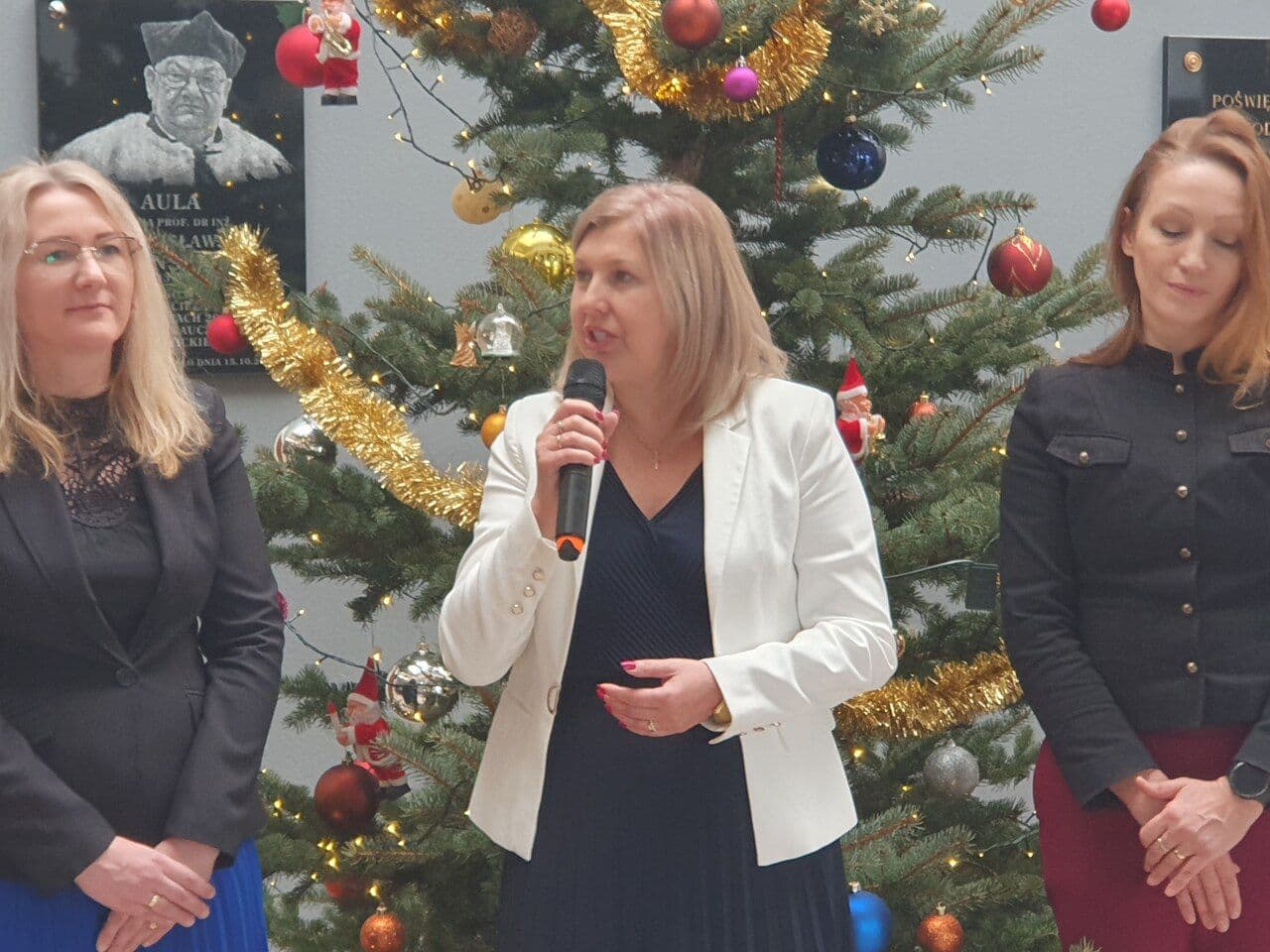 Zdjęcie galerii do artykułu Wspólne ubieranie choinki 2024