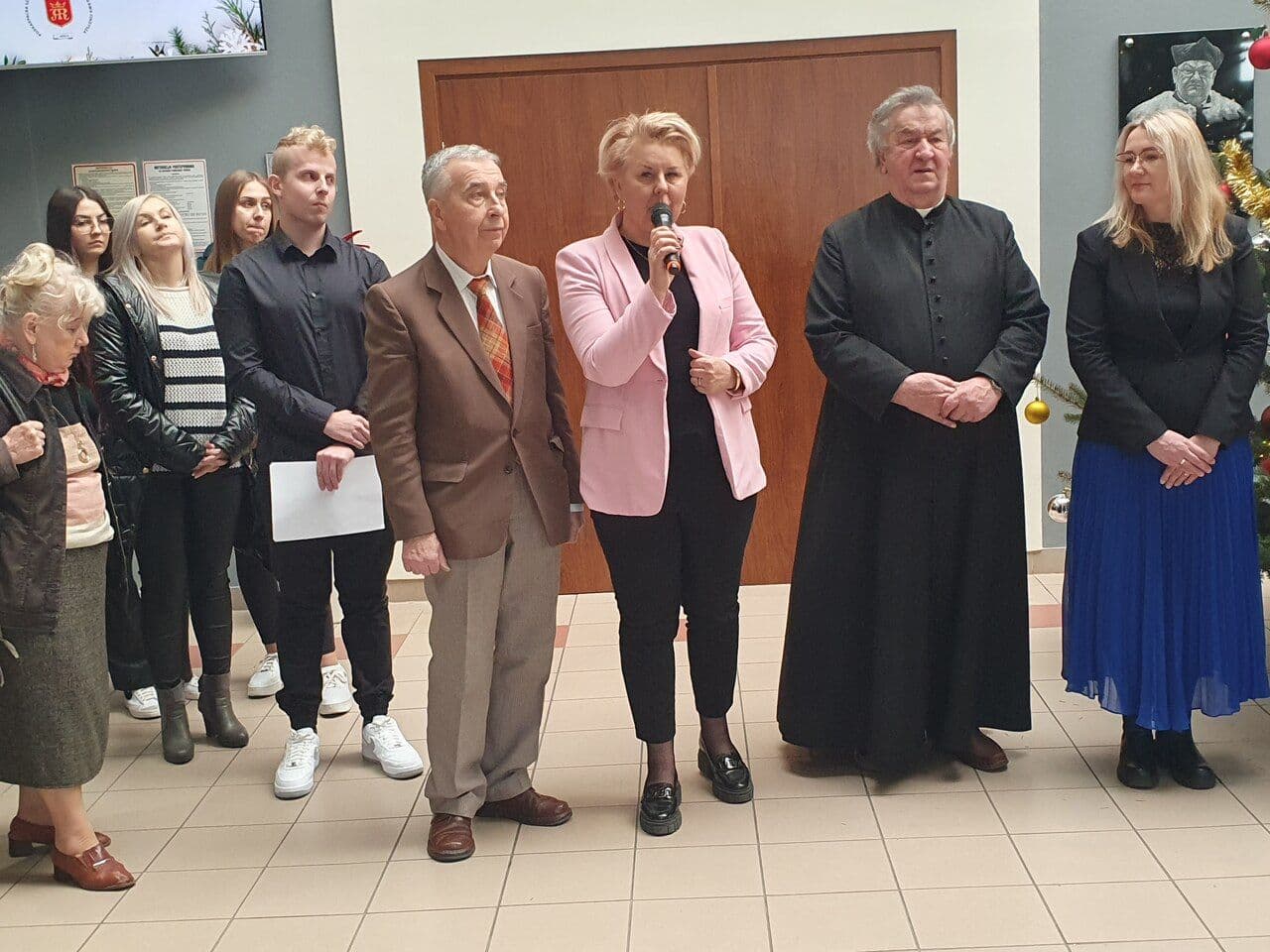 Zdjęcie galerii do artykułu Wspólne ubieranie choinki 2024