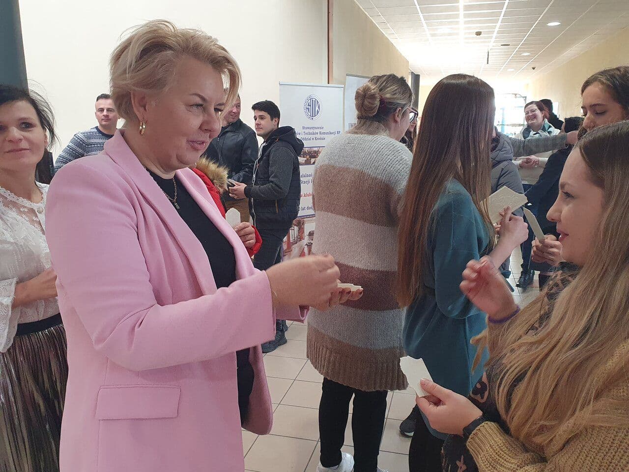Zdjęcie galerii do artykułu Wspólne ubieranie choinki 2024