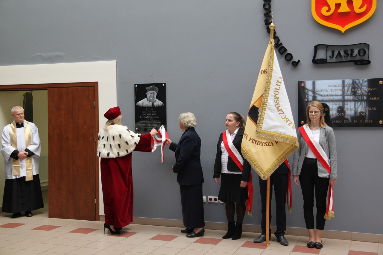 Odsłonięcie pamiątkowej tablicy przez JM Rektor Katarzynę Szajowską oraz Marię Polańską – małżonkę śp. prof. dr inż. Stanisława Polańskiego